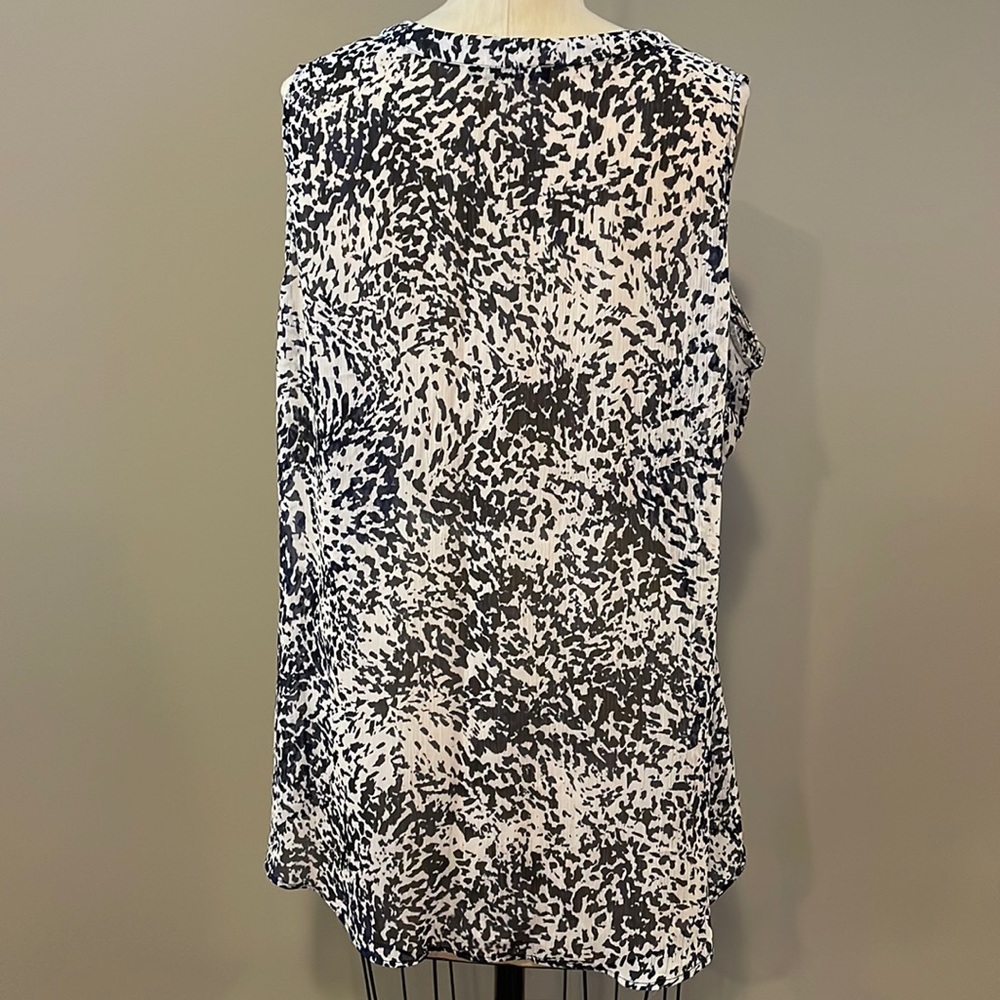 Rose & Olive sleeveless sheer five button black and white blouse - Picture 5 of 7